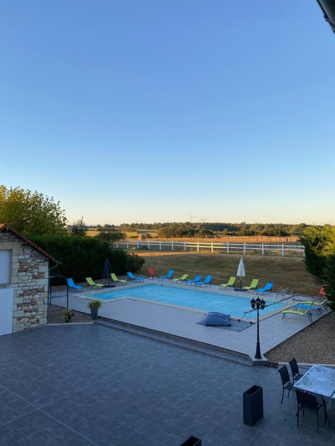Kourline Villalunoterie Futuroscope Piscine Spa Oyre Exteriör bild